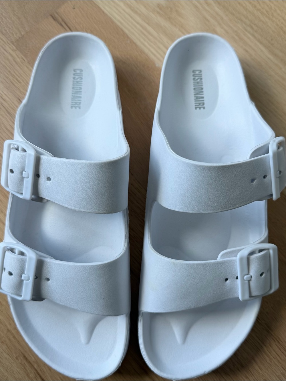 NEW!! Women’s Cushionaire White Double-Buckle Slide Sandals